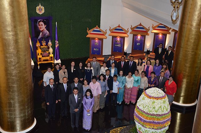 คนไทยที่พำนักในฟิลิปปินส์มาร่วมลงนามถวายชัยมงคล