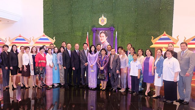 คนไทยที่พำนักในฟิลิปปินส์มาร่วมลงนามถวายชัยมงคล