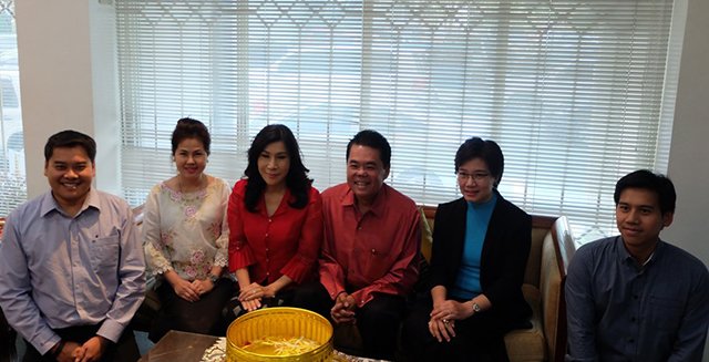 พิธีสรงน้ำพระพุทธรูปประจำสถานเอกอัครราชทูตฯ
